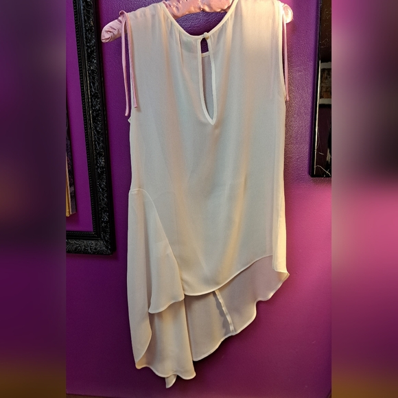 United Colors of Benetton Sheer White Asymetrical Top. NWT Size XS. - Picture 3 of 6